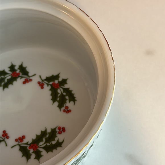 Vintage Holiday Holly Collection Small Casserole Dish by RB Made in Japan - Picture 4 of 9